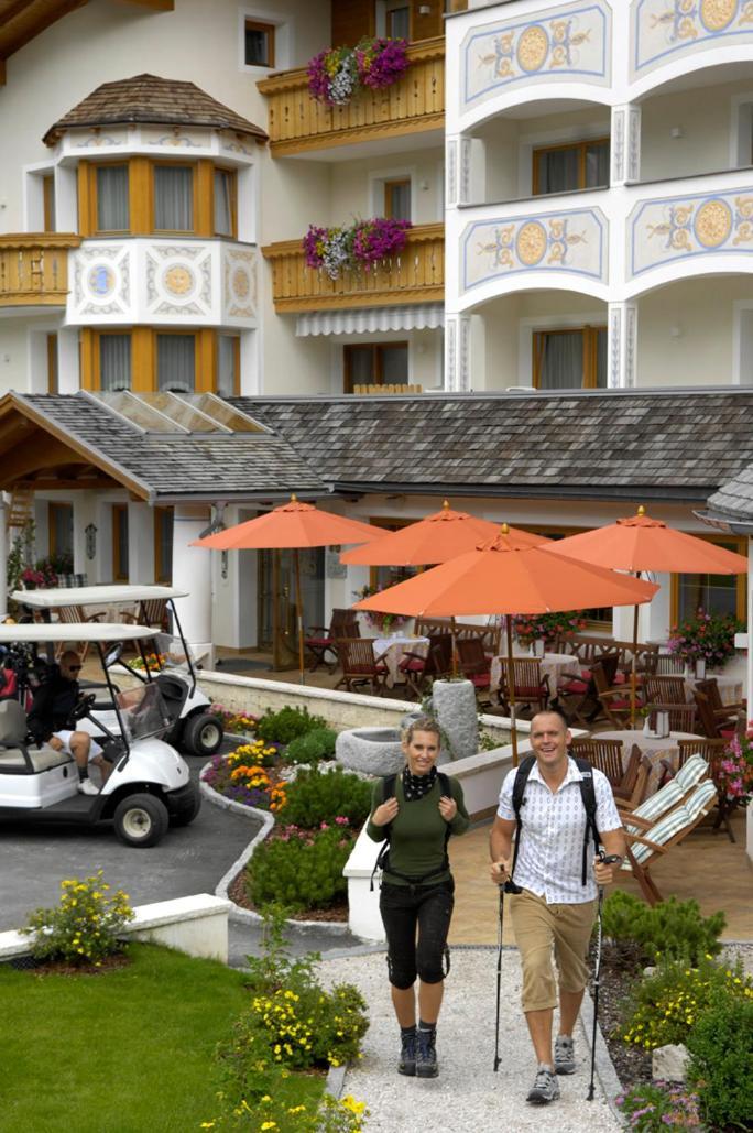 Hotel Costes Corvara In Badia Extérieur photo
