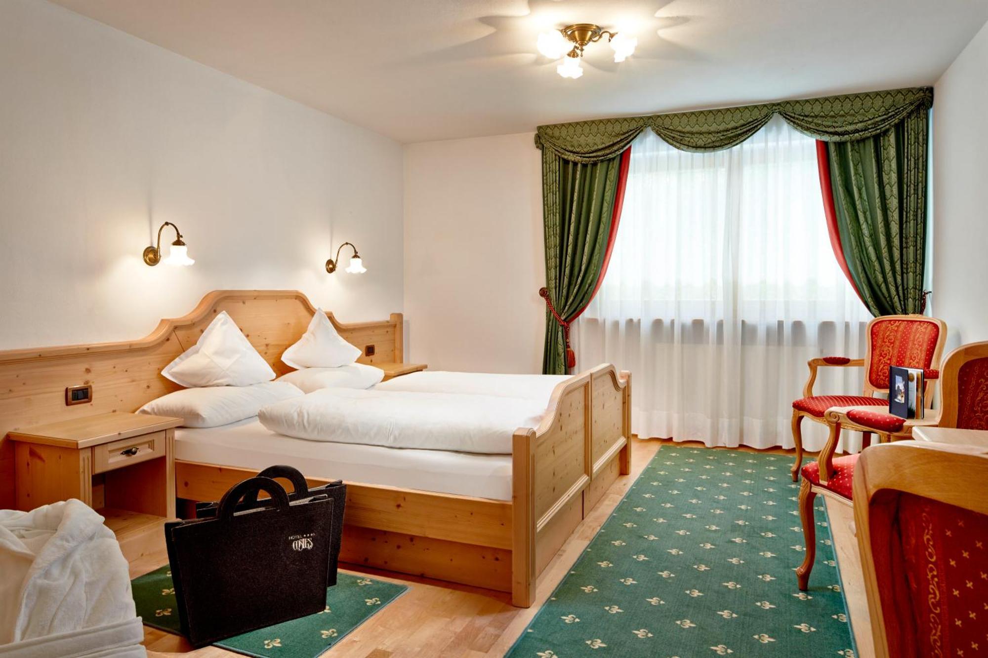 Hotel Costes Corvara In Badia Extérieur photo