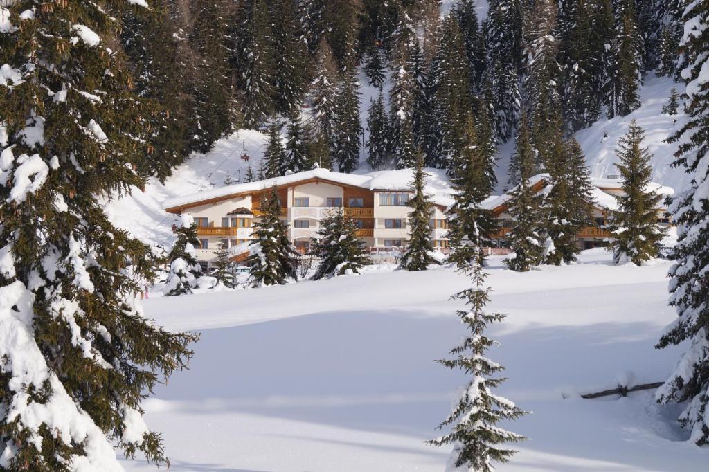 Hotel Costes Corvara In Badia Extérieur photo
